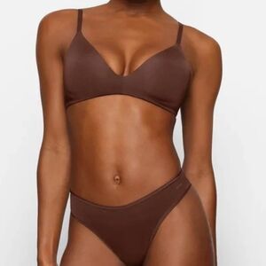 New Skims Wireless Form T-shirt Demi Bra Size 34DDDD